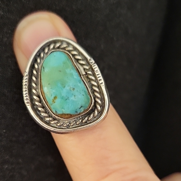 Vintage Navajo Turquoise Silver Ring - Picture 5 of 8